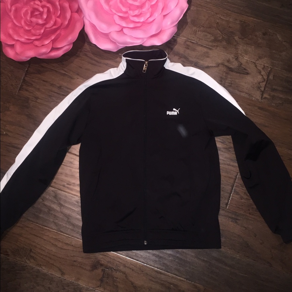 LIKE NEW PUMA JACKET☀️☀️🌟🌟